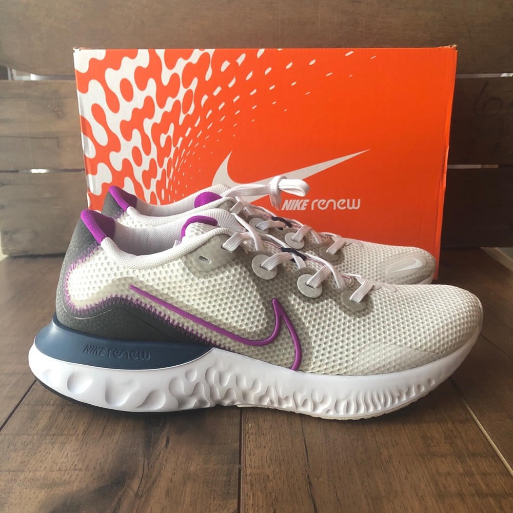 NEW Nike Renew Run Women 9.5 Platinum Running Shoe